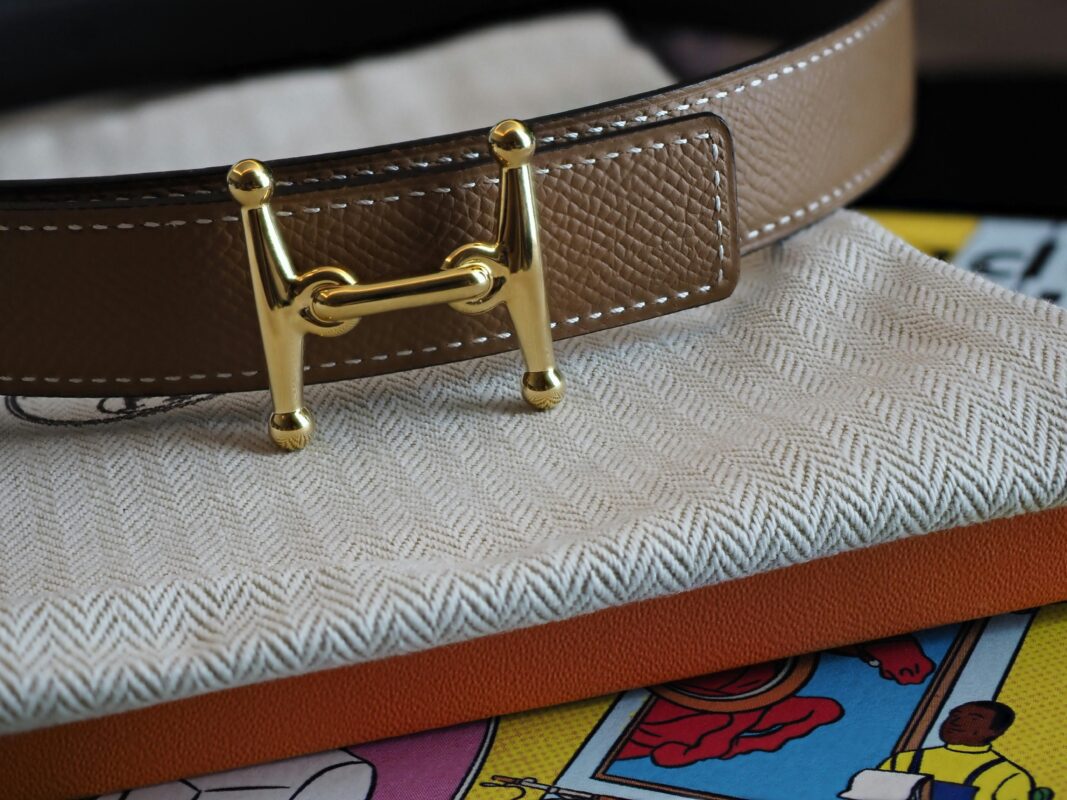 Brown leather belt with H-shaped gold buckle